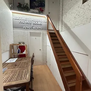 Airbhouse Private & Homestay